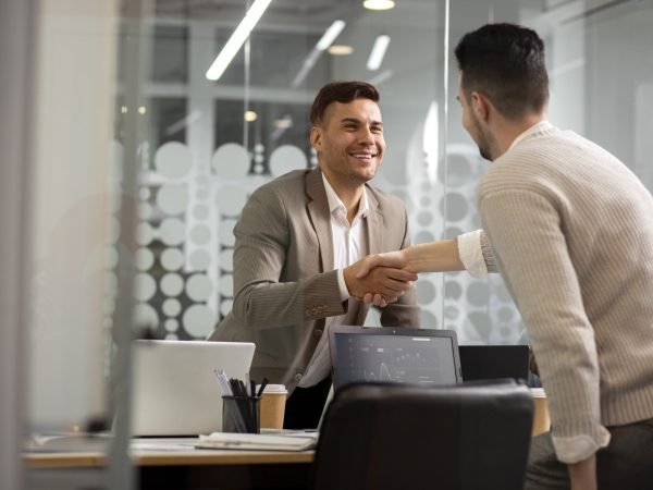 laboratorio-de-informatica-moderno-e-equipado-2